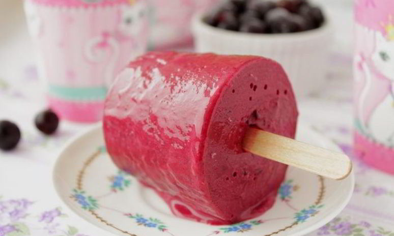 Рецепт мороженого из черной смородины и йогурта