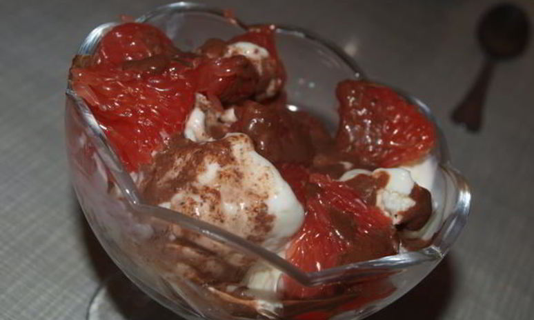 Рецепт мороженого с грейпфрутом и шоколадным соусом