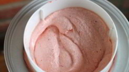 мороженое с клубникой