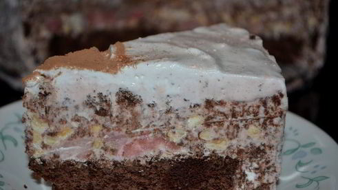 шоколадный торт-мороженое с маршмэллоу и фундуком