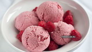 Сливочное малиновое мороженое