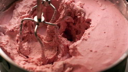 сливочное малиновое мороженое