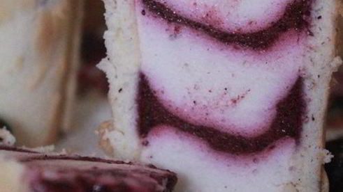 бисквитные стаканчики с черничным муссом