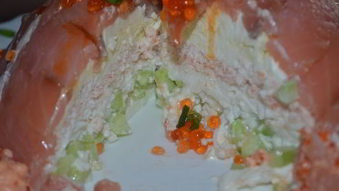 праздничный цукотто из форели с нежнейшим креветочным муссом, огурцом и сливочным кремом