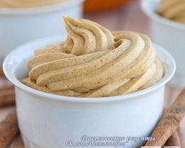 Тыквенный мусс с белком и мускатным орехом