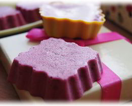 Воздушный мусс из черной смородины