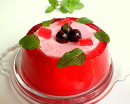 Ягодный мусс с желейной лентой