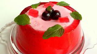 Ягодный мусс с желейной лентой