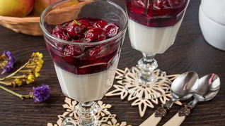 Панна котта с вишневым соусом