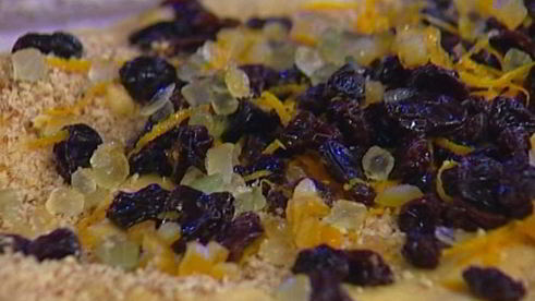 куличи с цукатами и изюмом