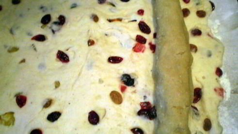 паасброд — нидерландский пасхальный хлеб