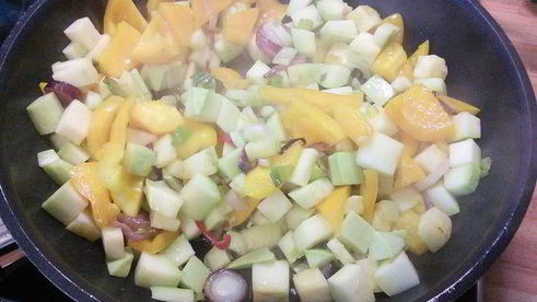 рагу из лосося с перловкой под сырным суфле