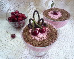 Сливочно-вишневое суфле с творогом и шоколадом