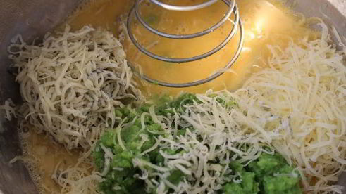 суфле из брокколи и двух видов сыра