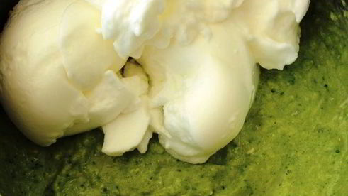 суфле из брокколи и двух видов сыра