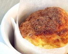 Сырное суфле с ветчиной в бумажном воротнике