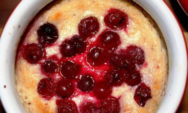 Рецепт творожного пудинга с клюквой