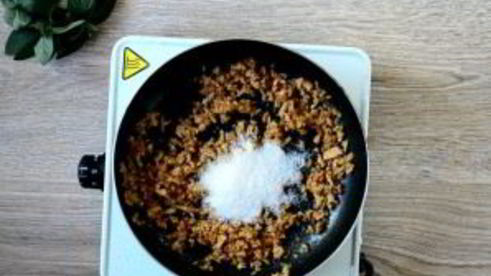 яблочный крамбл с мороженым