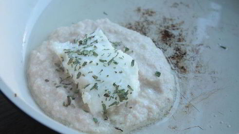 картофельные драники с треской под грибным соусом