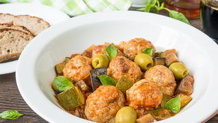 Фрикадельки из индейки с овощами