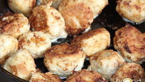 фрикадельки из трески в томатно-базиликовом соусе