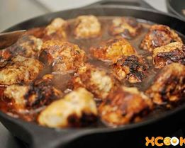 Фрикадельки на сковороде