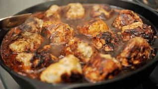 Фрикадельки на сковороде