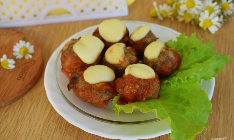 Рецепт фрикаделек под томатно-сырным соусом