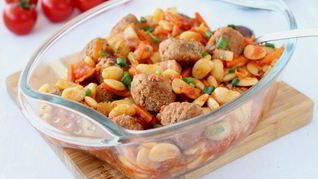 Фрикадельки с фасолью и овощами