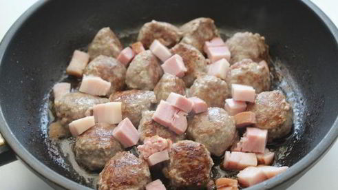 фрикадельки с фасолью и овощами