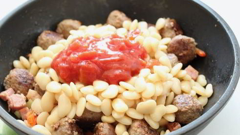 фрикадельки с фасолью и овощами