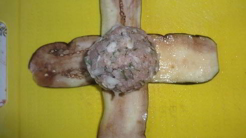 фрикадельки в баклажанных конвертах