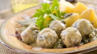 Фрикадельки в грибном соусе