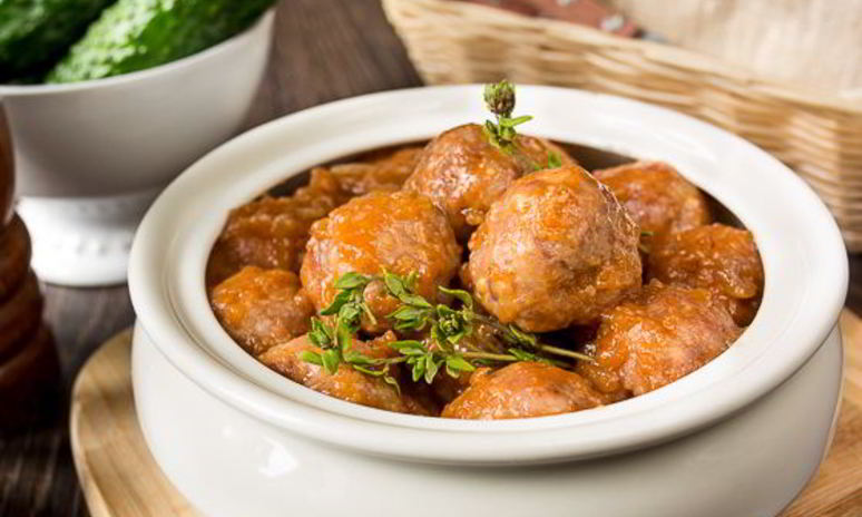 Рецепт фрикаделек в пикантном томатном соусе