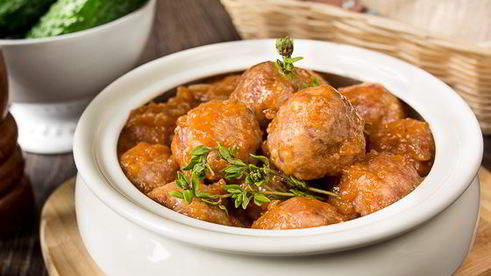 фрикадельки в пикантном томатном соусе