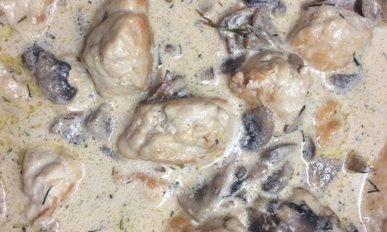 Рецепт фрикаделек в сливочно-сырном грибном соусе