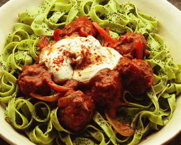 Фрикадельки в сметанном соусе