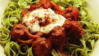 Фрикадельки в сметанном соусе