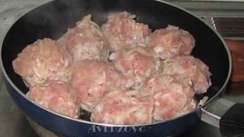 фрикадельки в тыквенно-сметанном соусе