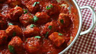 Куриные фрикадельки в соусе