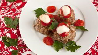 Мясные фрикадельки с моцареллой