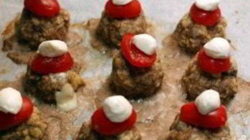 мясные фрикадельки с моцареллой