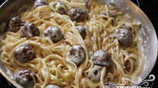 Паста Альфредо с фрикадельками