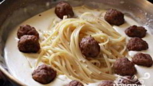 паста альфредо с фрикадельками
