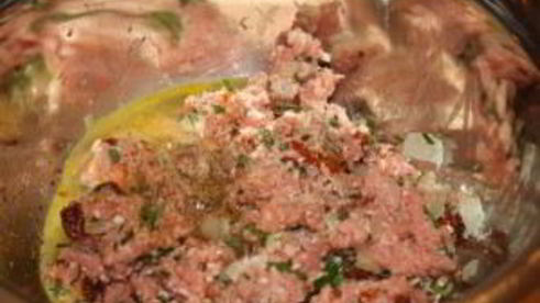 паста с фрикадельками в томатном соусе