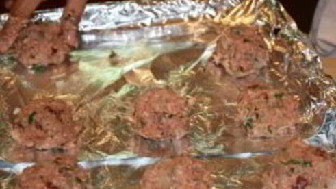 паста с фрикадельками в томатном соусе