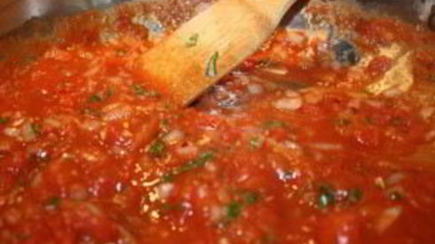 паста с фрикадельками в томатном соусе