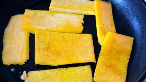 рисовая корона с тыквой и фрикадельками