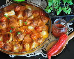 Запеченный картофель с фрикадельками