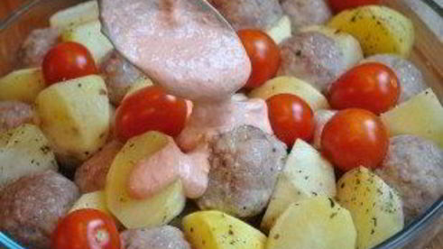 запеченный картофель с фрикадельками